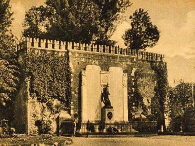 monumento ai caduti.JPG